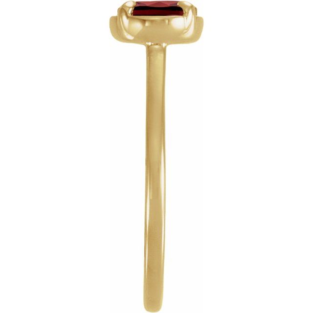 10K Yellow Gold Natural Mozambique Garnet Claw-Prong Bezel-Style Ring